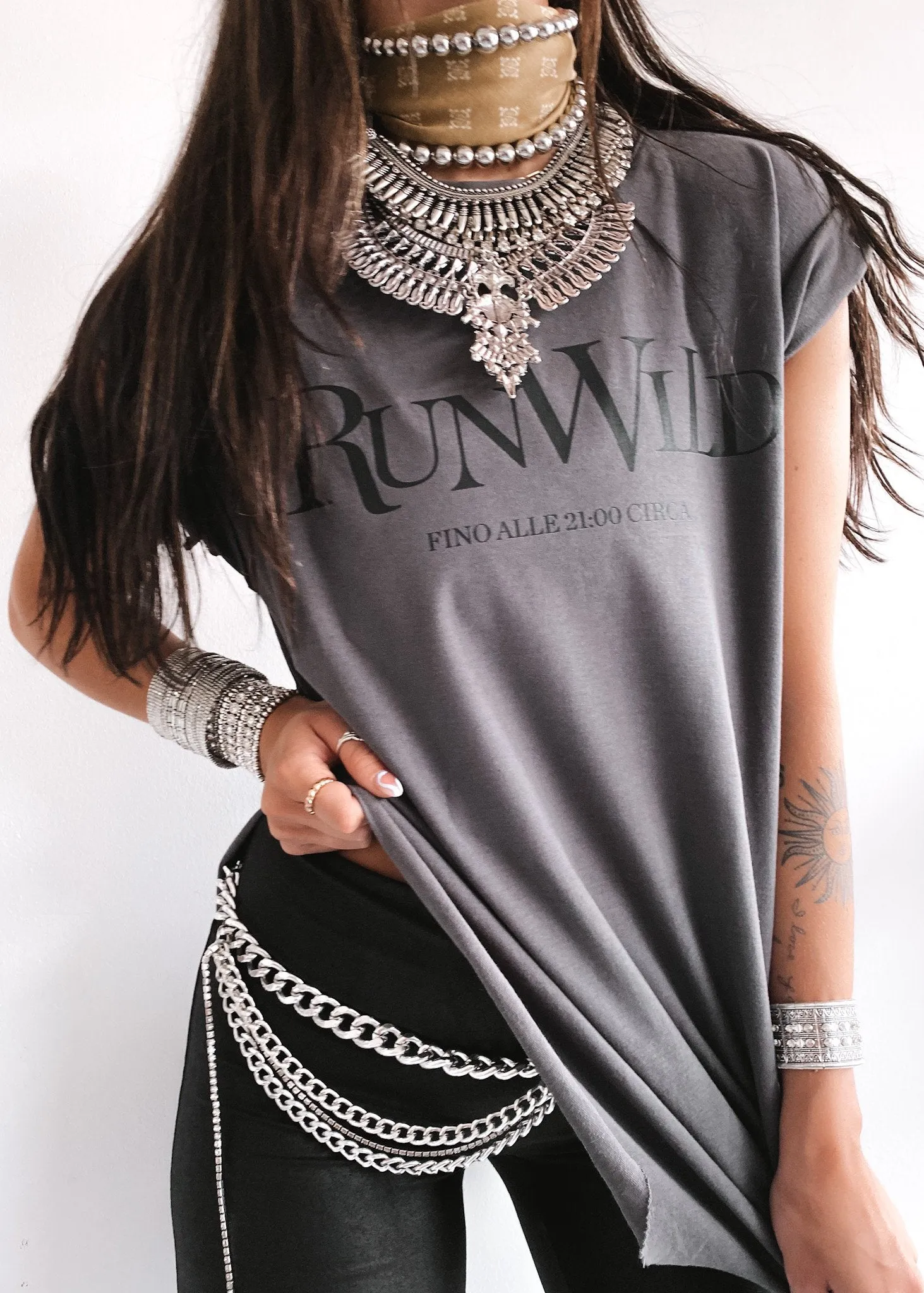 90's RUN WILD SIDE SLIT TEE