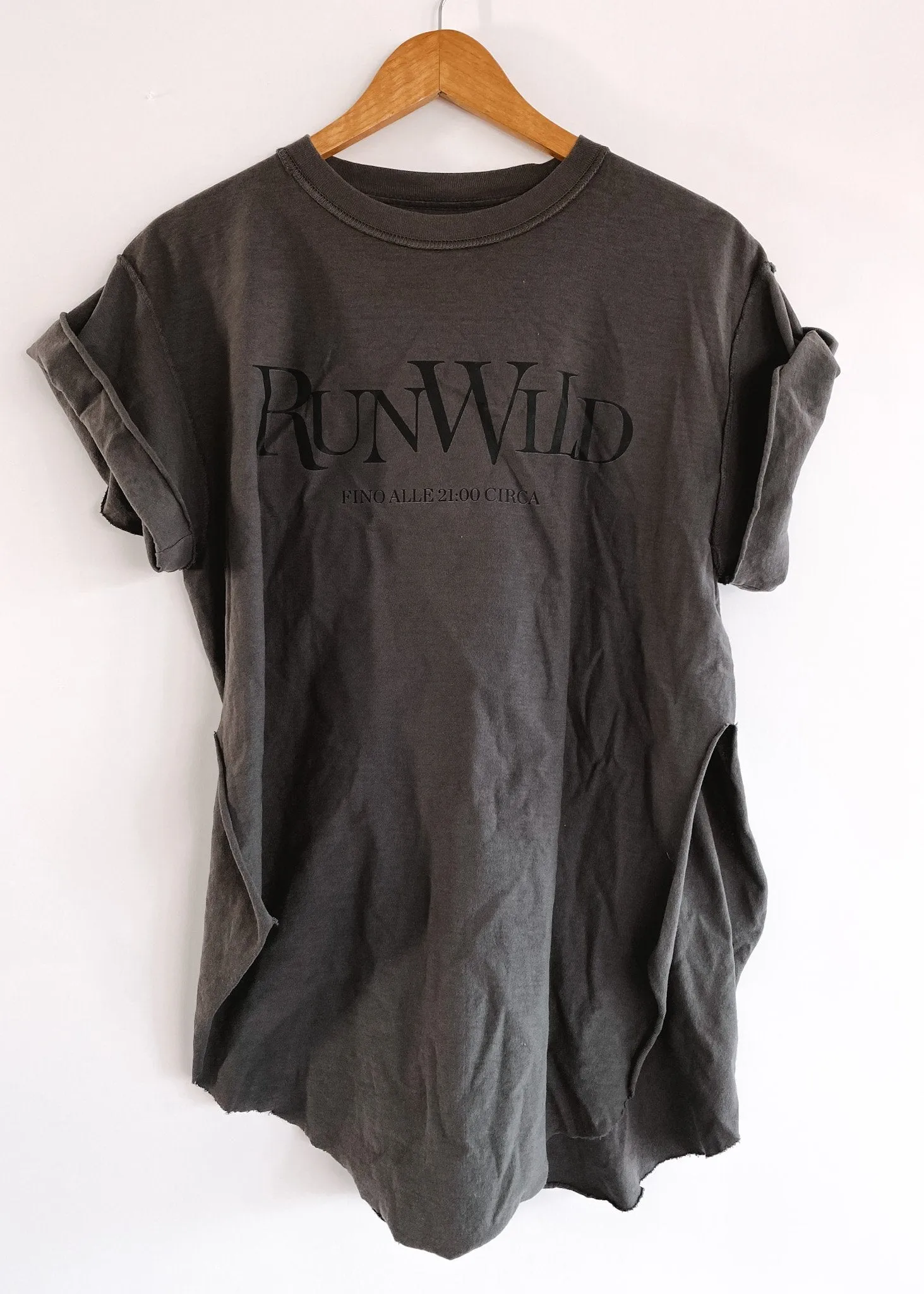 90's RUN WILD SIDE SLIT TEE