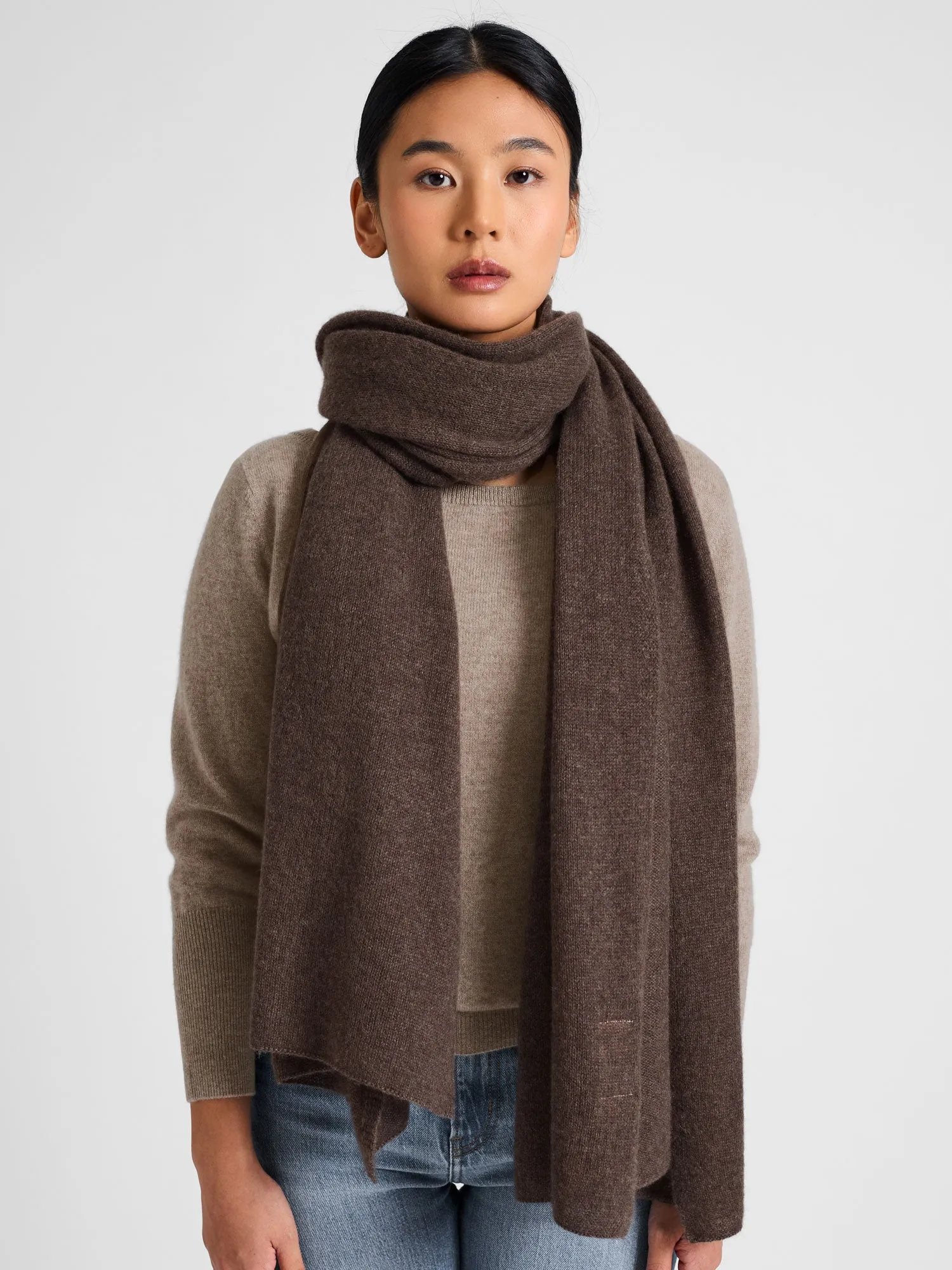 Cashmere scarf "Signature" - dark brown