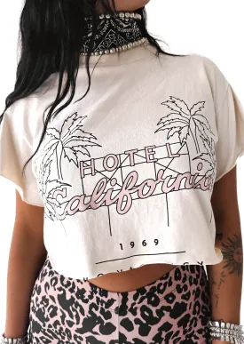 CROPPED HOTEL CALIFORNIA GRAPHIC TEE